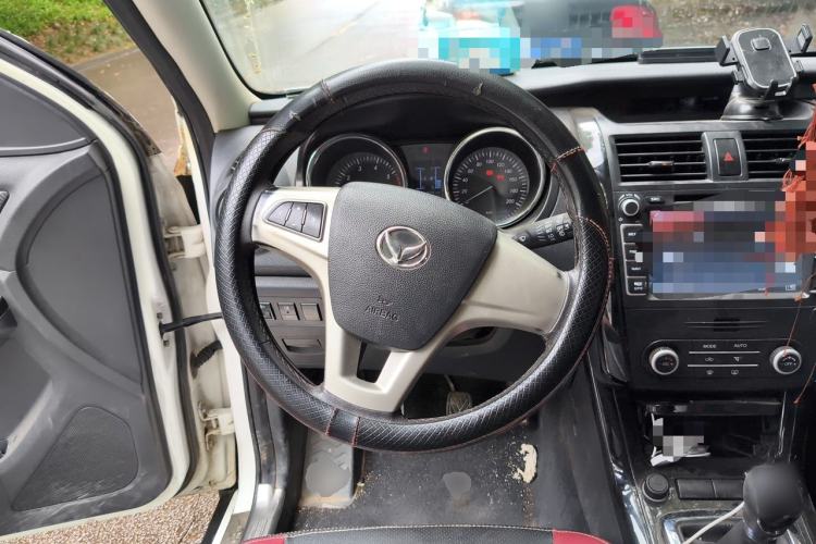Used HYOSOW S3 2015 1.8L Prestige Version China V Emission Standard Steering Wheel