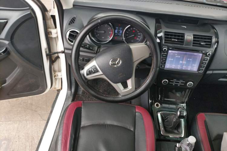 Used HYOSOW S3 2015 1.8L Prestige Version China V Emission Standard Steering Wheel