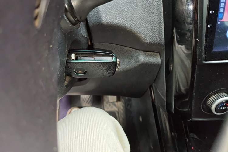 Used HYOSOW S3 2015 1.5L Luxury Model China V Standard Vehicle Key