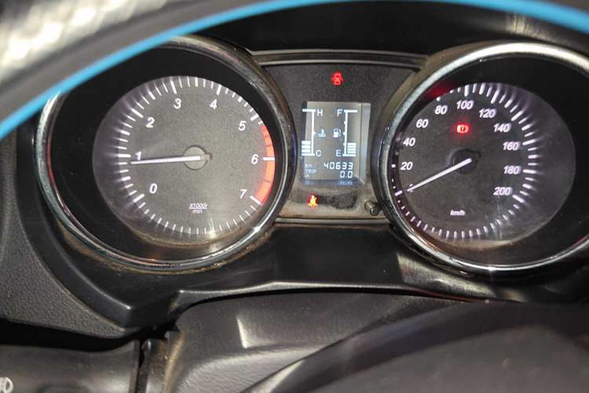 Used HYOSOW S3 2015 1.5L Comfort Version National V Odometer Close Up