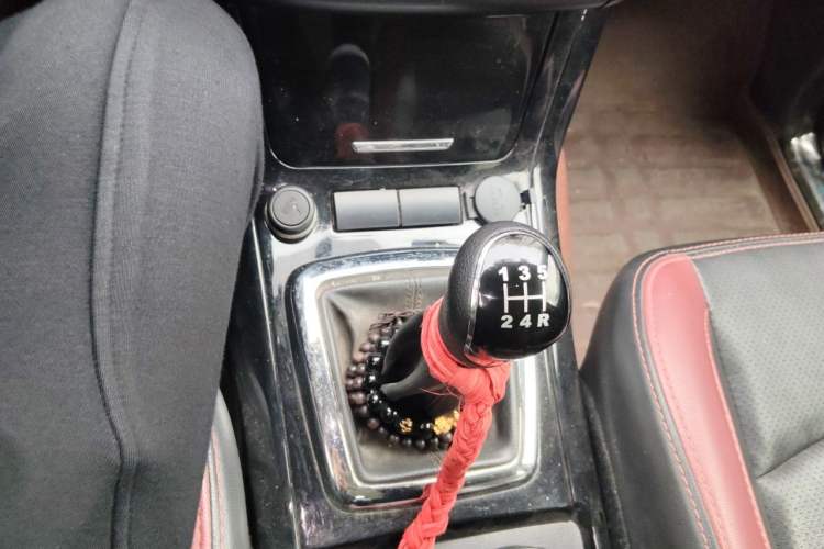 Used HYOSOW S3 2016 1.5L Manual Luxury Model China V Standard Gear Lever
