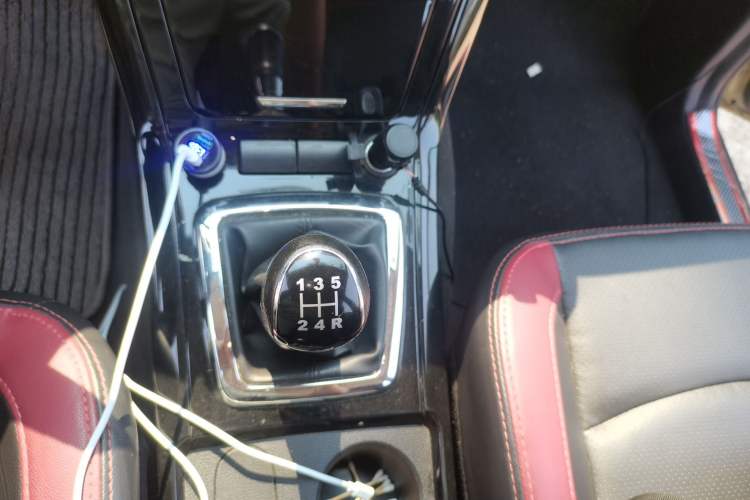Used HYOSOW S3 2016 1.5L Manual Luxury Model China V Standard Gear Lever