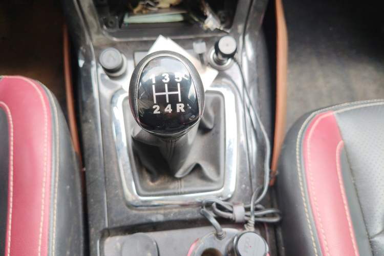 Used HYOSOW S3 2016 1.5L Manual Comfort Version China IV Emission Standard Gear Lever