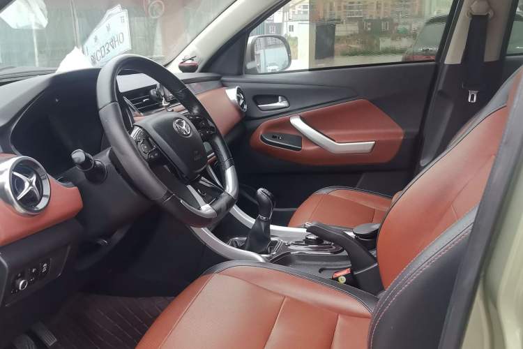 Used HYOSOW S3 2016 S3L 1.5L Manual Prestige Edition Interior 2