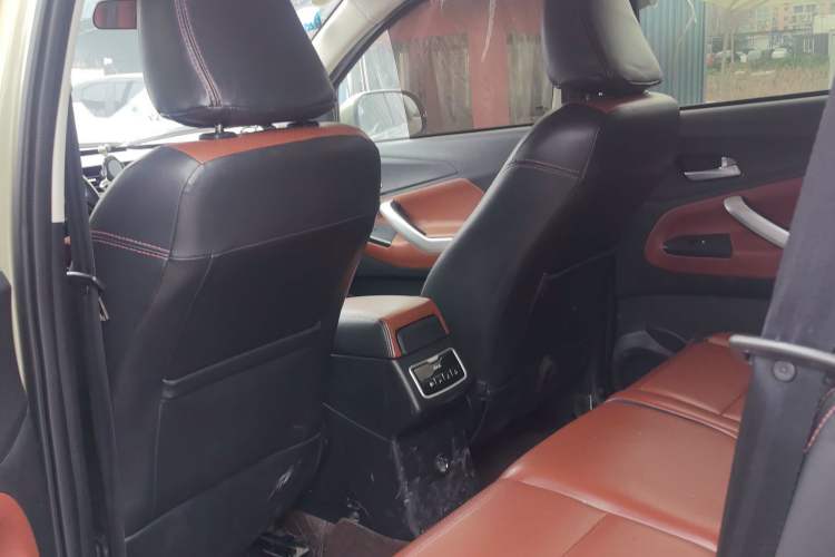 Used HYOSOW S3 2016 S3L 1.5L Manual Prestige Edition Interior 3