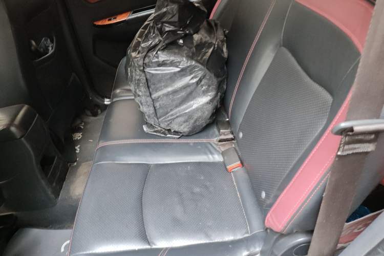 Used HYOSOW S3 2016 1.5L Manual Comfort Version China IV Emission Standard Left Rear Seat