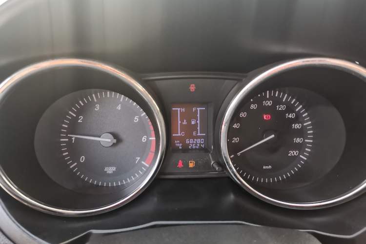 Used HYOSOW S3 2016 1.5L Manual Luxury Model China V Standard Odometer Close Up
