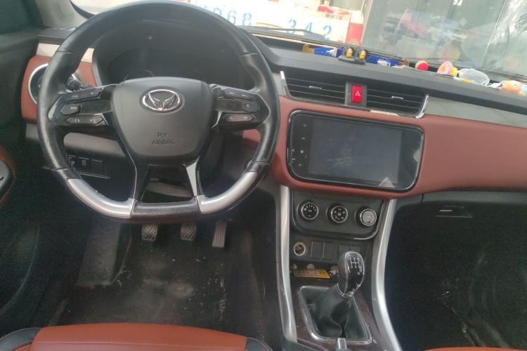 Used HYOSOW S3 2016 S3L 1.5L Manual Premium Edition Center Console