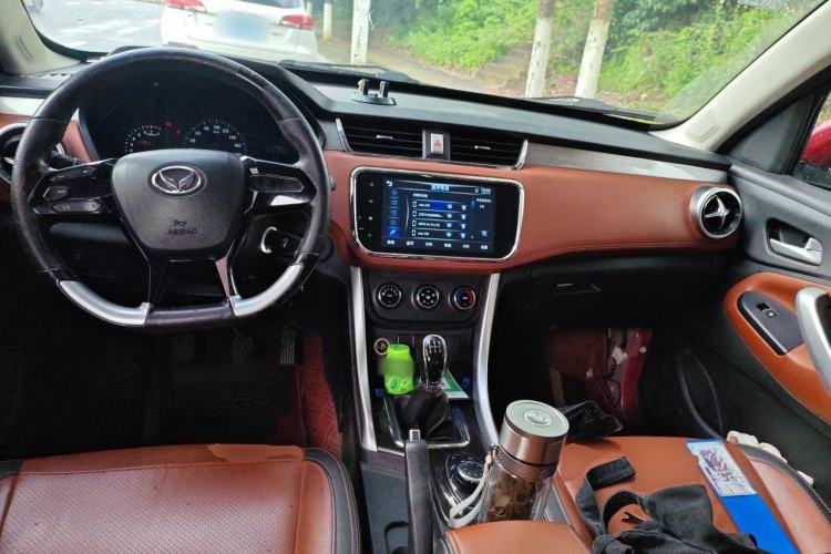 Used HYOSOW S3 2016 S3L 1.5L Manual Premium Edition Center Console