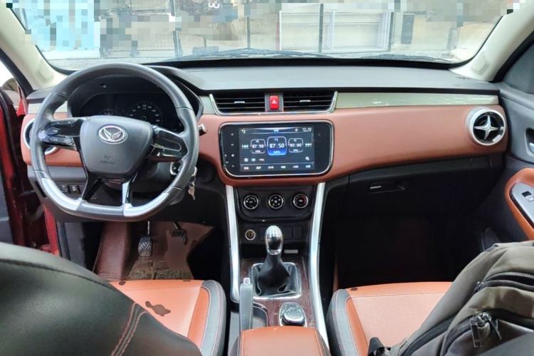 Used HYOSOW S3 2016 S3L 1.5L Manual Premium Edition Center Console