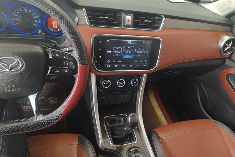 Used HYOSOW S3 2016 S3L 1.5L Manual Prestige Edition Center Console