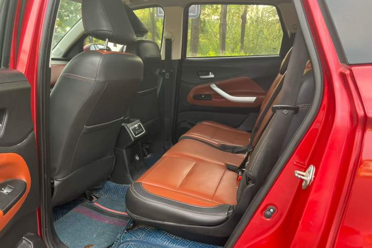Used HYOSOW S3 2016 S3L 1.5L Manual Prestige Edition Interior 4