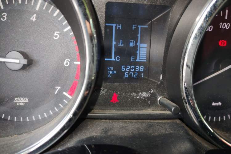 Used HYOSOW S3 2016 1.5L Manual Comfort Version China IV Emission Standard Odometer Close Up