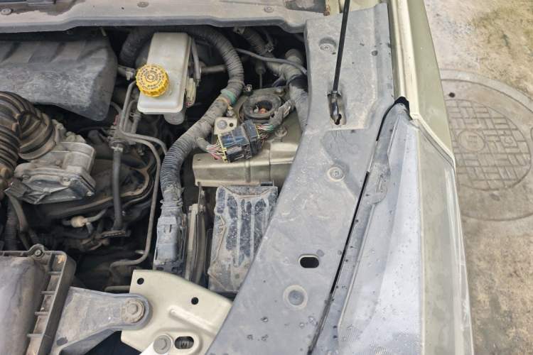 Used HYOSOW S3 2016 S3L 1.5L Manual Prestige Edition Engine Bay Left