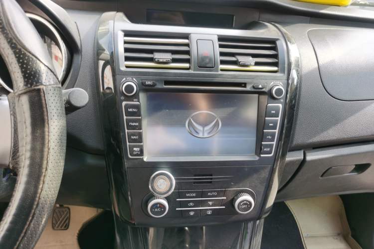 Used HYOSOW S3 2016 1.5L Manual Luxury Model China V Standard Audio And AC Panel