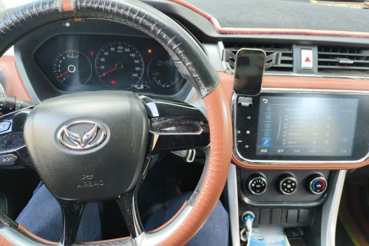 Used HYOSOW S3 2016 S3L 1.5L Manual Premium Edition Center Console