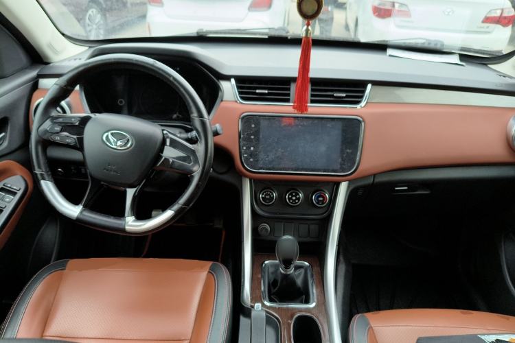 Used HYOSOW S3 2016 S3L 1.5L Manual Premium Edition Center Console