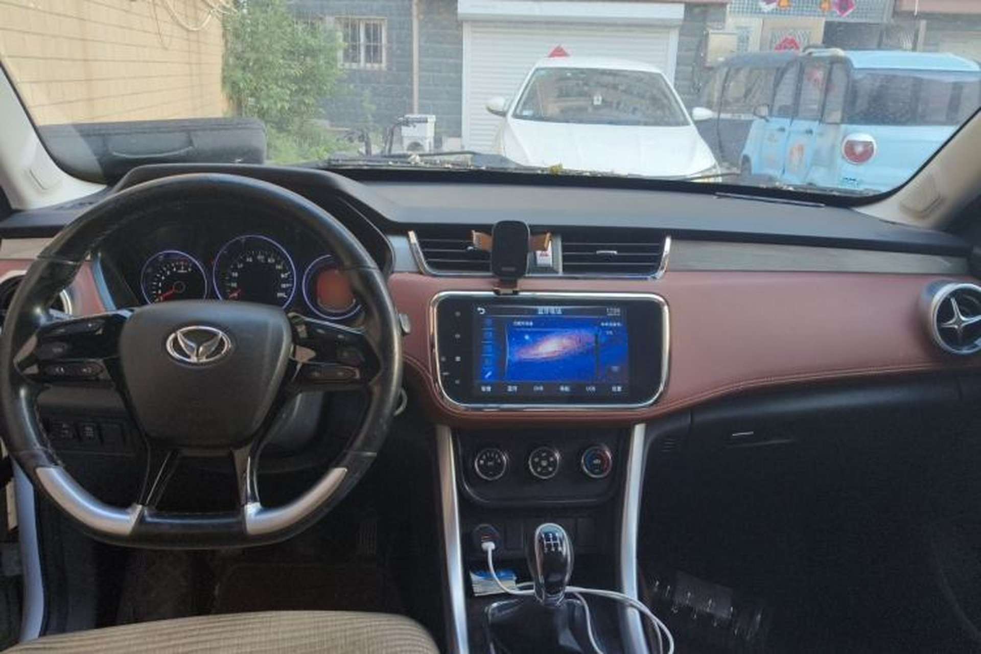 Used HYOSOW S3 2016 S3L 1.5L Manual Premium Edition Center Console