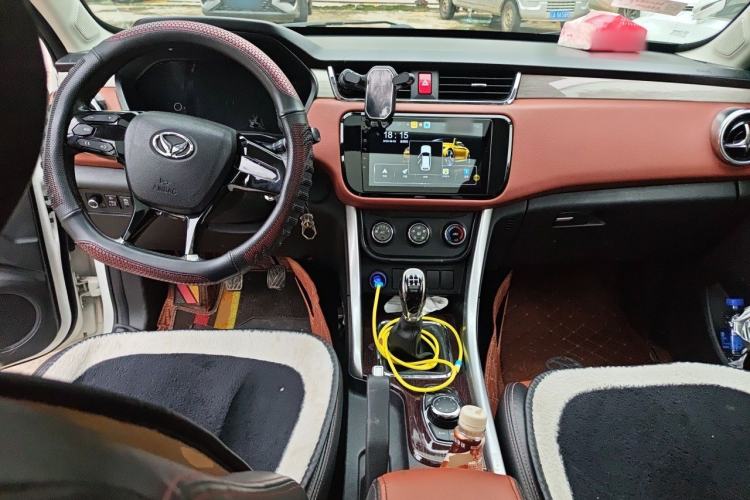 Used HYOSOW S3 2016 S3L 1.5L Manual Premium Edition Center Console