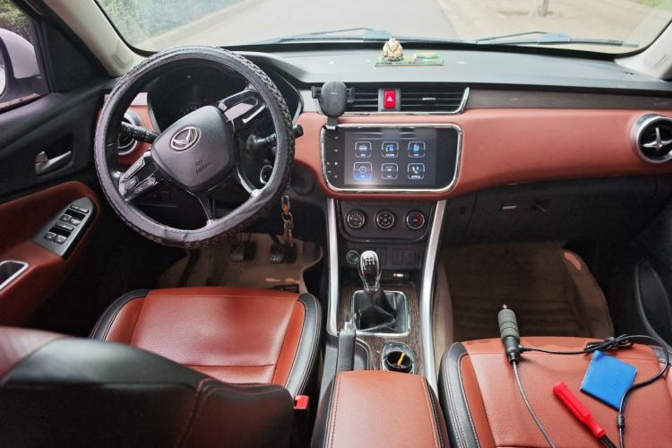 Used HYOSOW S3 2016 S3L 1.5L Manual Premium Edition Center Console