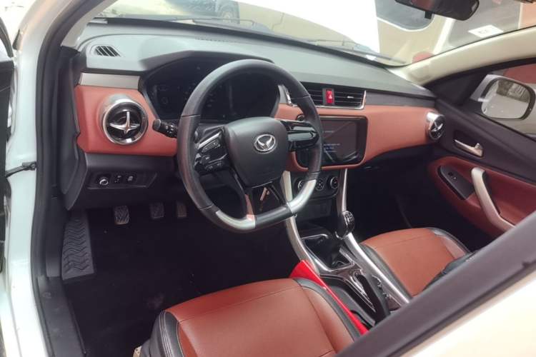Used HYOSOW S3 2016 S3L 1.5L Manual Premium Edition Center Console