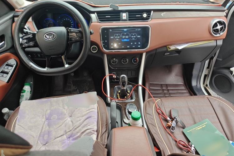 Used HYOSOW S3 2016 S3L 1.5L Manual Prestige Edition Center Console
