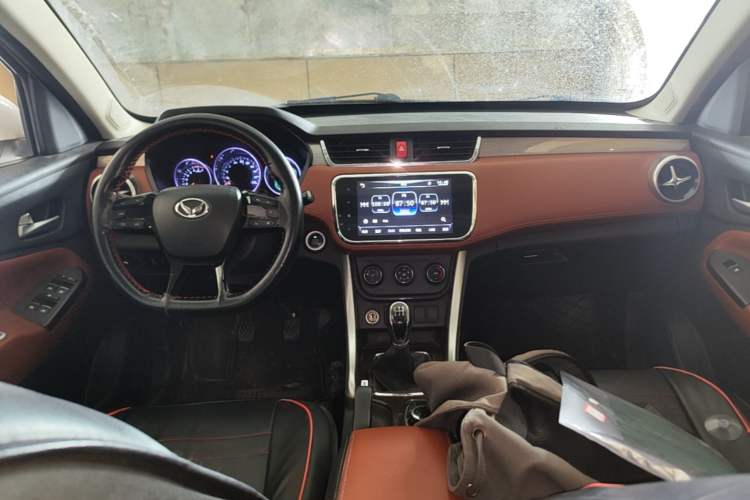 Used HYOSOW S3 2016 S3L 1.5L Manual Prestige Edition Center Console
