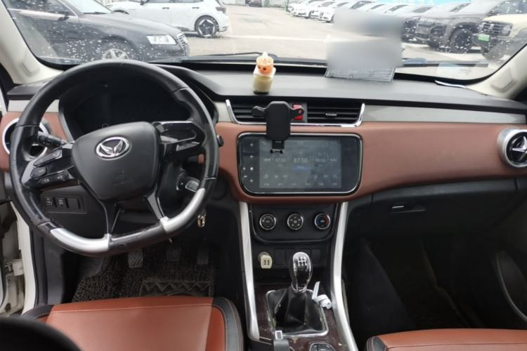 Used HYOSOW S3 2016 S3L 1.5L Manual Premium Edition Center Console