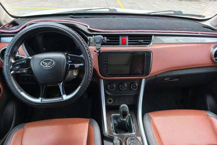 Used HYOSOW S3 2016 S3L 1.5L Manual Premium Edition Center Console
