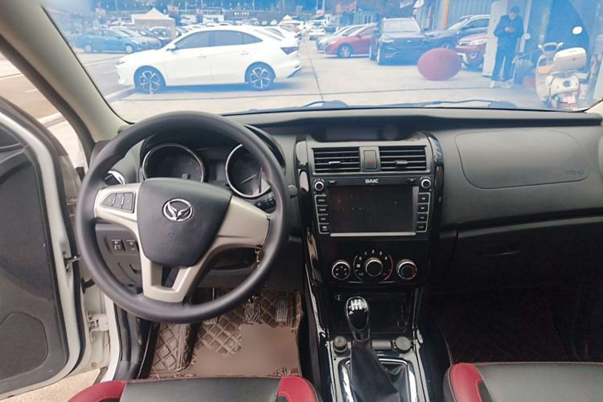 Used HYOSOW S3 2016 1.5L Manual Comfort Version China IV Emission Standard Center Console