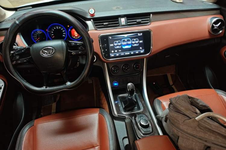Used HYOSOW S3 2016 S3L 1.5L Manual Prestige Edition Center Console