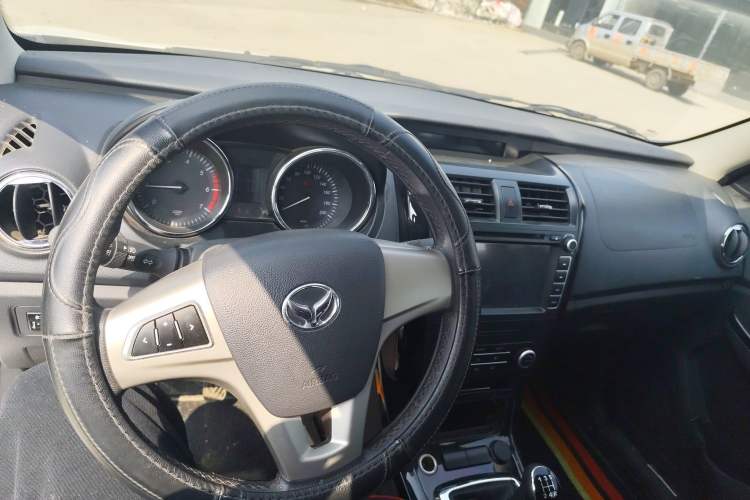 Used HYOSOW S3 2016 1.5L Manual Luxury Edition China IV Emission Standard Center Console