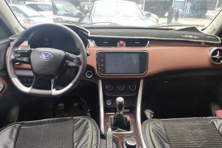 Used HYOSOW S3 2016 S3L 1.5L Manual Premium Edition Center Console