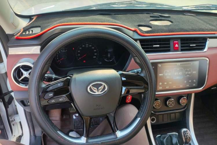 Used HYOSOW S3 2016 S3L 1.5L Manual Premium Edition Center Console