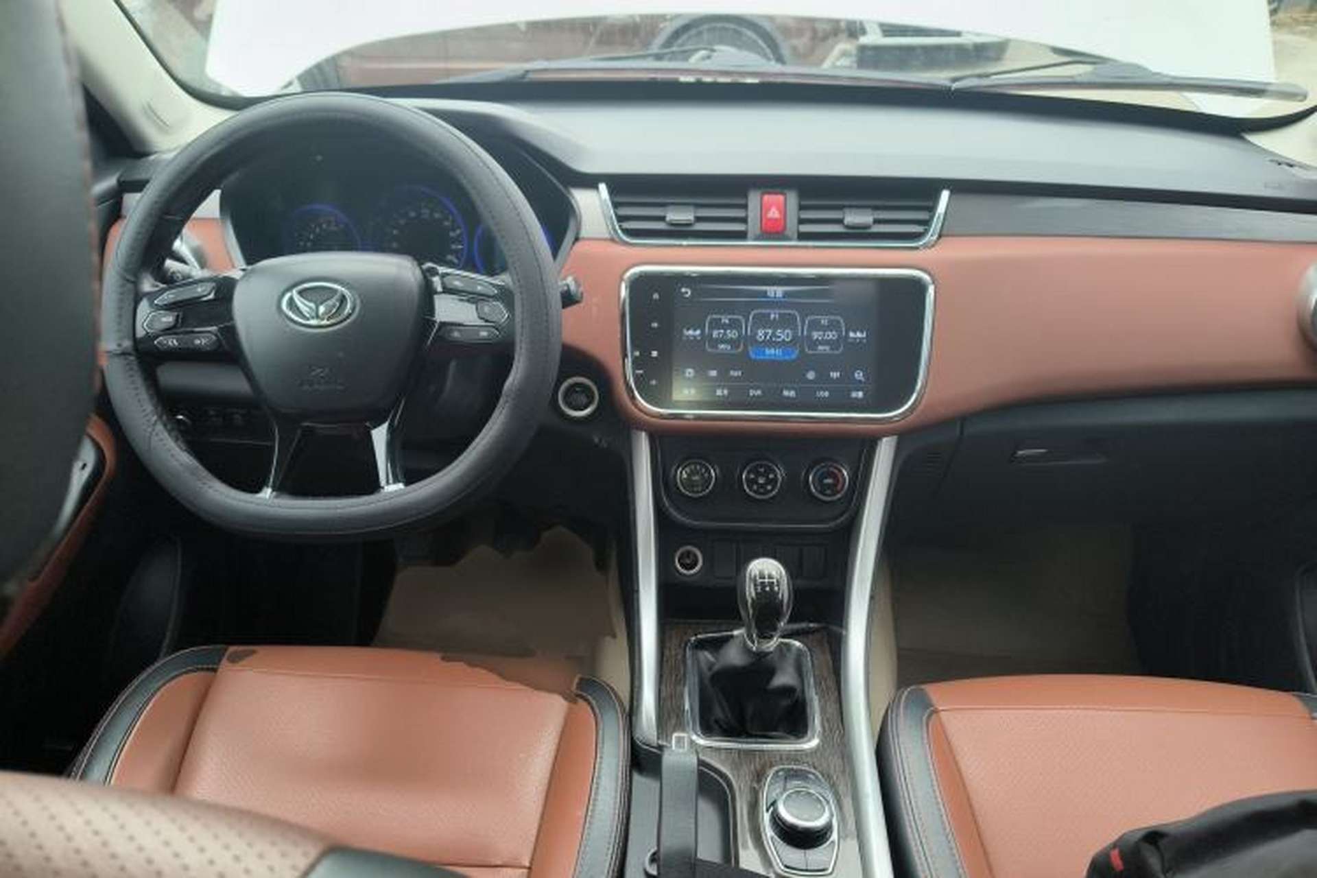 Used HYOSOW S3 2016 S3L 1.5L Manual Prestige Edition Center Console