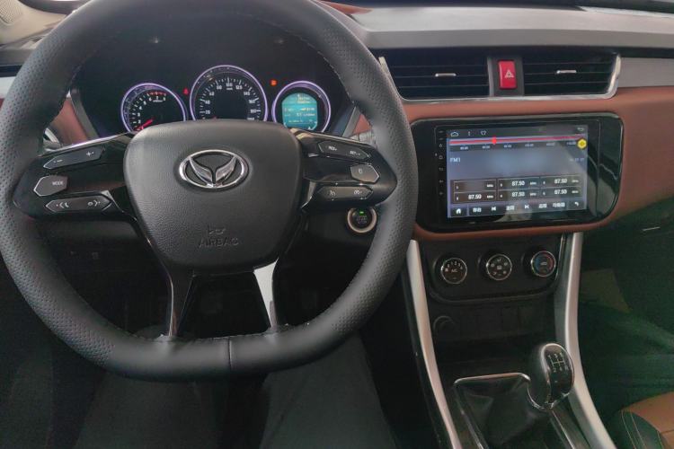 Used HYOSOW S3 2016 S3L 1.5L Manual Prestige Edition Center Console