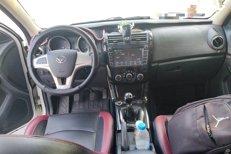 Used HYOSOW S3 2016 1.5L Manual Comfort Version China IV Emission Standard Center Console