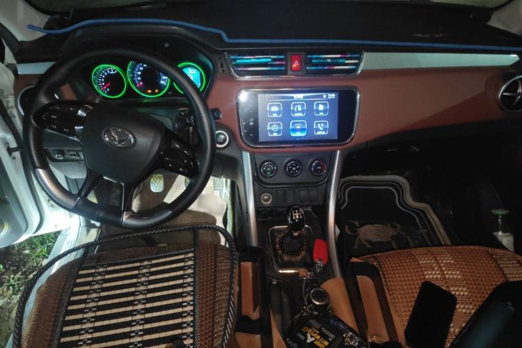 Used HYOSOW S3 2016 S3L 1.5L Manual Premium Edition Center Console