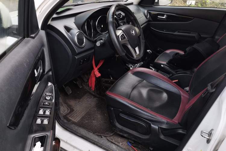 Used HYOSOW S3 2016 1.5L Manual Luxury Edition China IV Emission Standard Driver Seat
