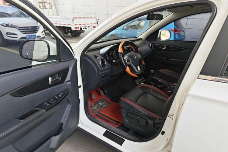 Used HYOSOW S3 2016 1.5L Manual Luxury Edition China IV Emission Standard Driver Seat