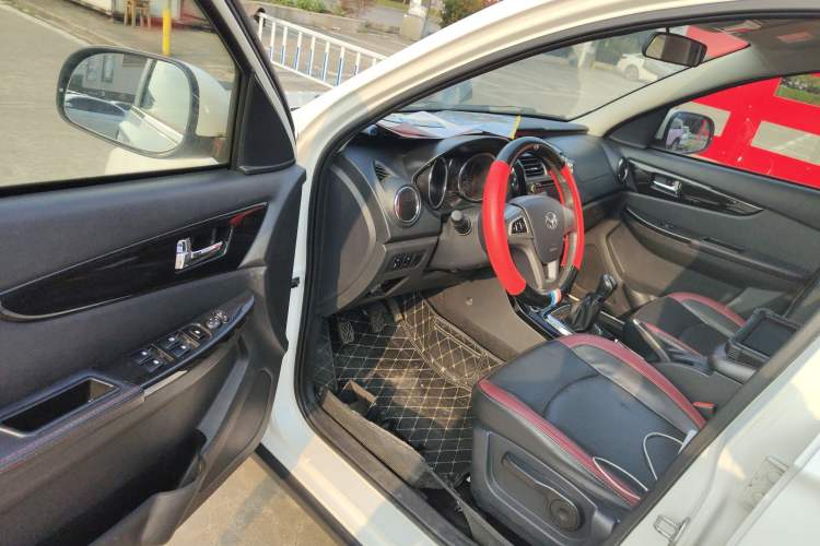Used HYOSOW S3 2016 1.5L Manual Luxury Edition China IV Emission Standard Driver Seat