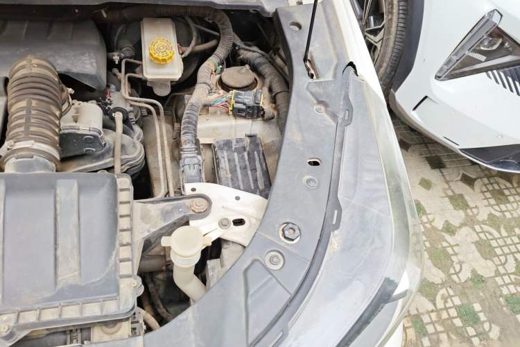 Used HYOSOW S3 2016 S3L 1.5L Manual Prestige Edition Engine Bay Left