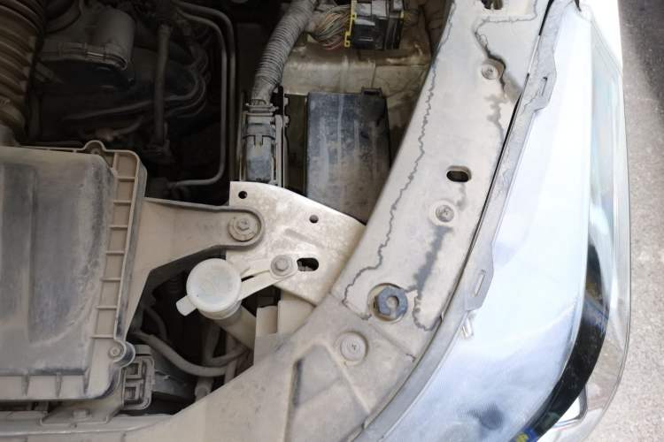 Used HYOSOW S3 2016 S3L 1.5L Manual Prestige Edition Engine Bay Left