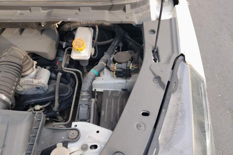 Used HYOSOW S3 2016 S3L 1.5L Manual Premium Edition Engine Bay Left