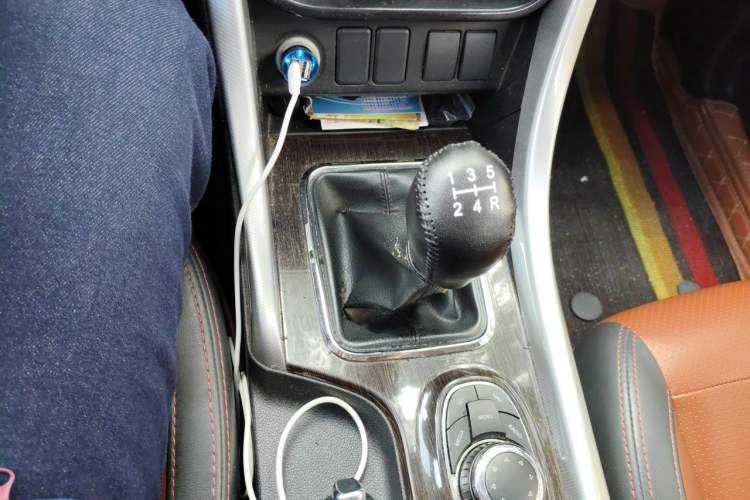 Used HYOSOW S3 2016 S3L 1.5L Manual Premium Edition Gear Lever