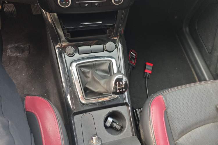 Used HYOSOW S3 2016 1.5L Manual Luxury Model China V Standard Gear Lever