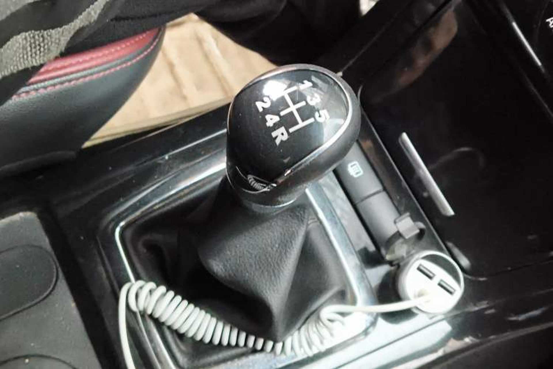 Used HYOSOW S3 2016 1.5L Manual Comfort Version China IV Emission Standard Gear Lever