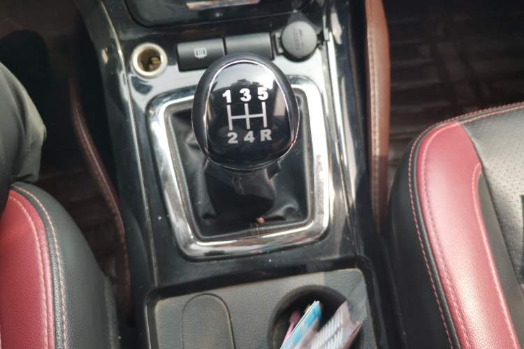 Used HYOSOW S3 2016 1.5L Manual Comfort Version China IV Emission Standard Gear Lever