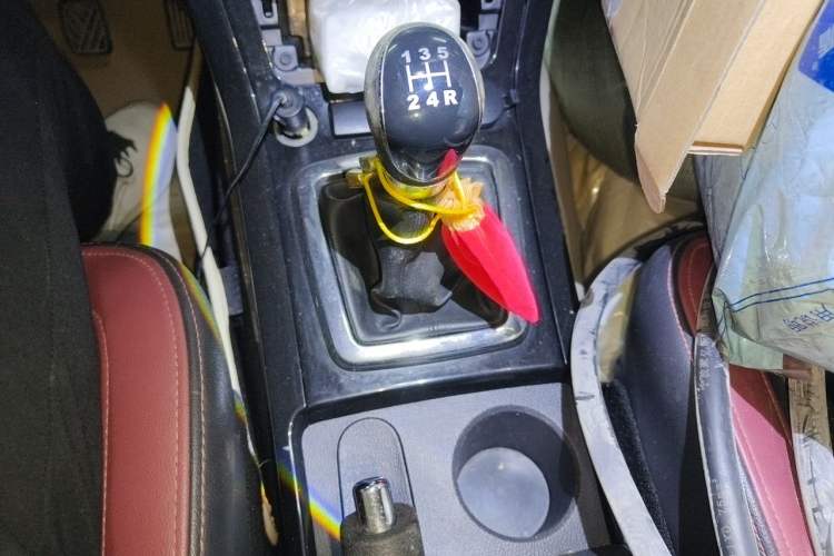 Used HYOSOW S3 2016 1.5L Manual Luxury Edition China IV Emission Standard Gear Lever