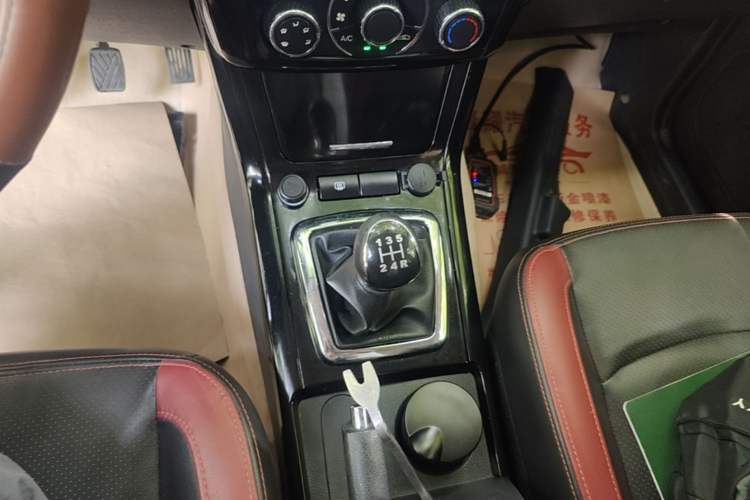 Used HYOSOW S3 2016 1.5L Manual Comfort Version China V Gear Lever